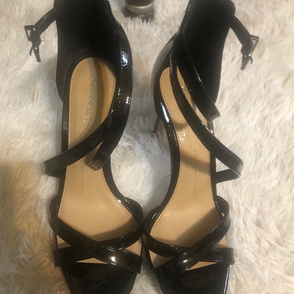 Heels - Picture 3 of 4